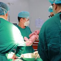 Hlavní obrázek - Císařský řez je čtyřnásobně rizikovější než normální porod – v České republice se jím rodí čtvrtina dětí